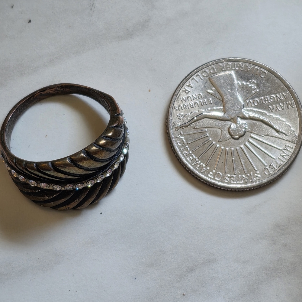 5 Gold Fun Costume Rings - Picture 9 of 14